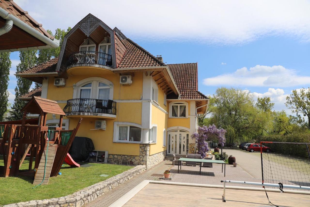 Jade Panzio Bed and Breakfast Balatonföldvár Exteriör bild